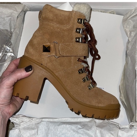 NWT! Brand new in box! Marc Fisher Heeled hiking boot! Size 6 - Picture 5 of 7